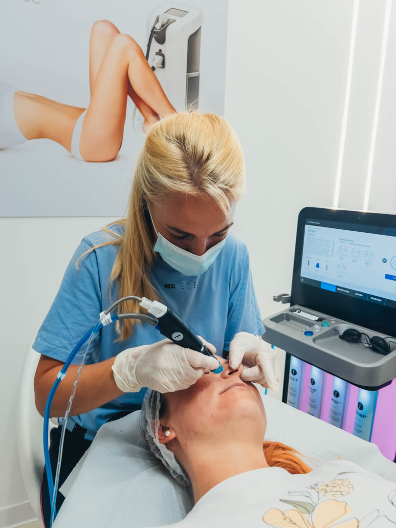 Sedinta de curatare faciala cu singurul Hydrafacial Syndeo din Sibiu