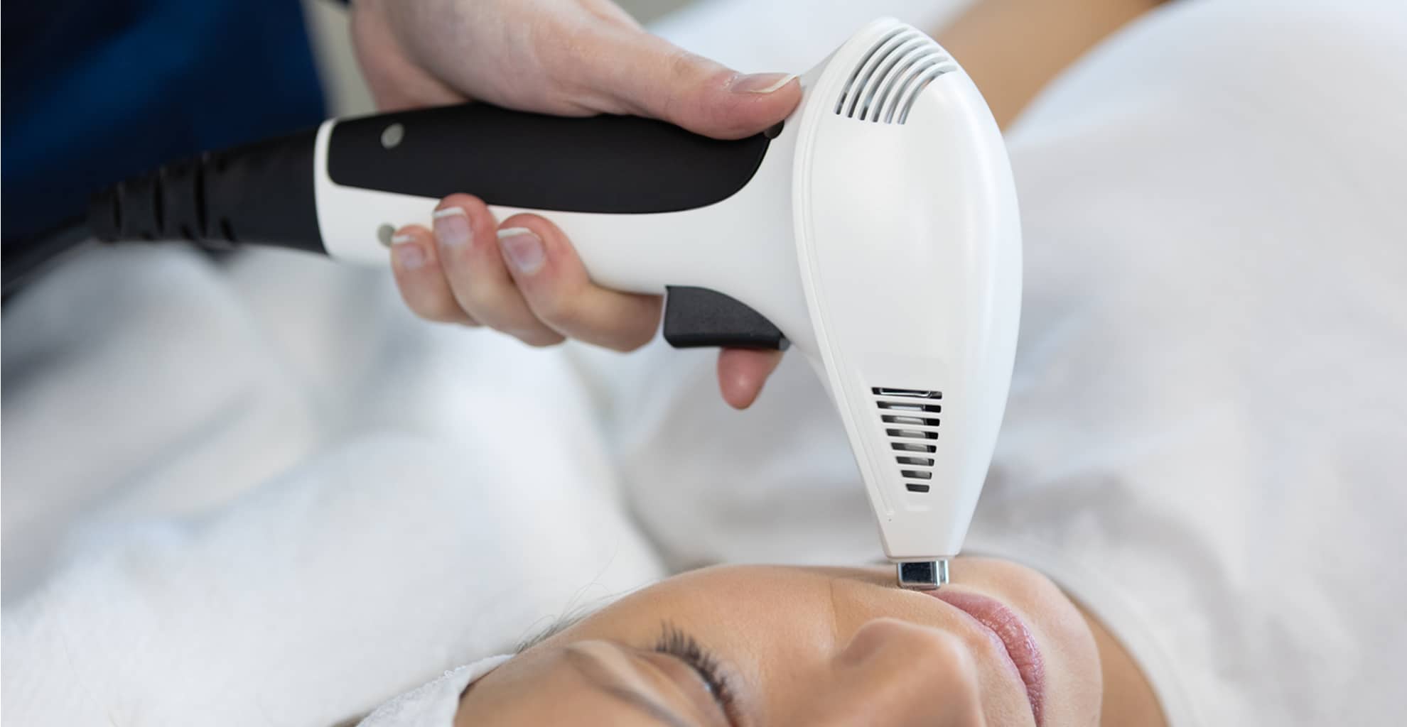 Lifting facial prin radiofrecventa bipolara cu Viora V10 la Episculpt Beauty Sibiu