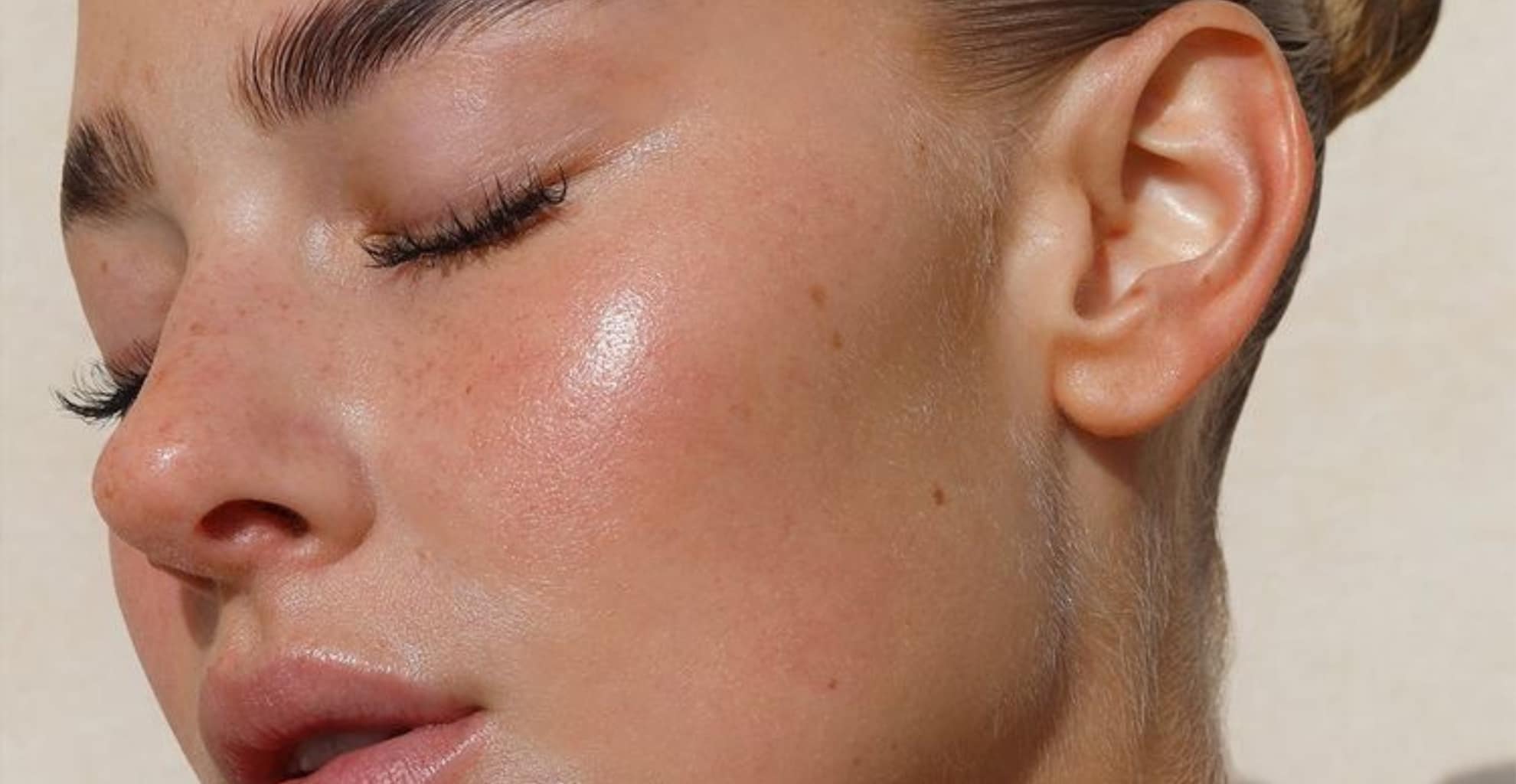 Tratament pentru pete pigmentare cu Hydrafacial si Intraceuticals la Episculpt Beauty Sibiu