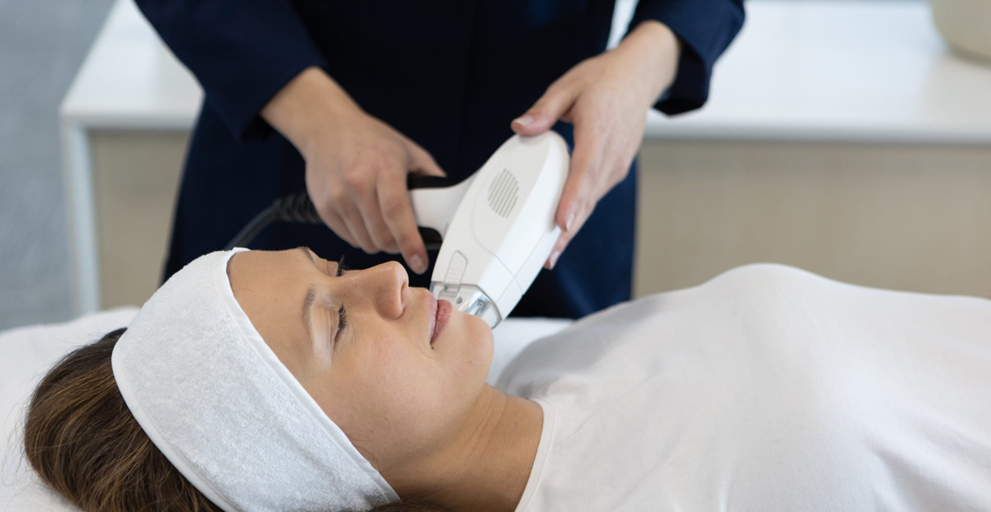 Tratament profesional pentru reducerea petelor pigmentare la salonul Episculpt Beauty Sibiu