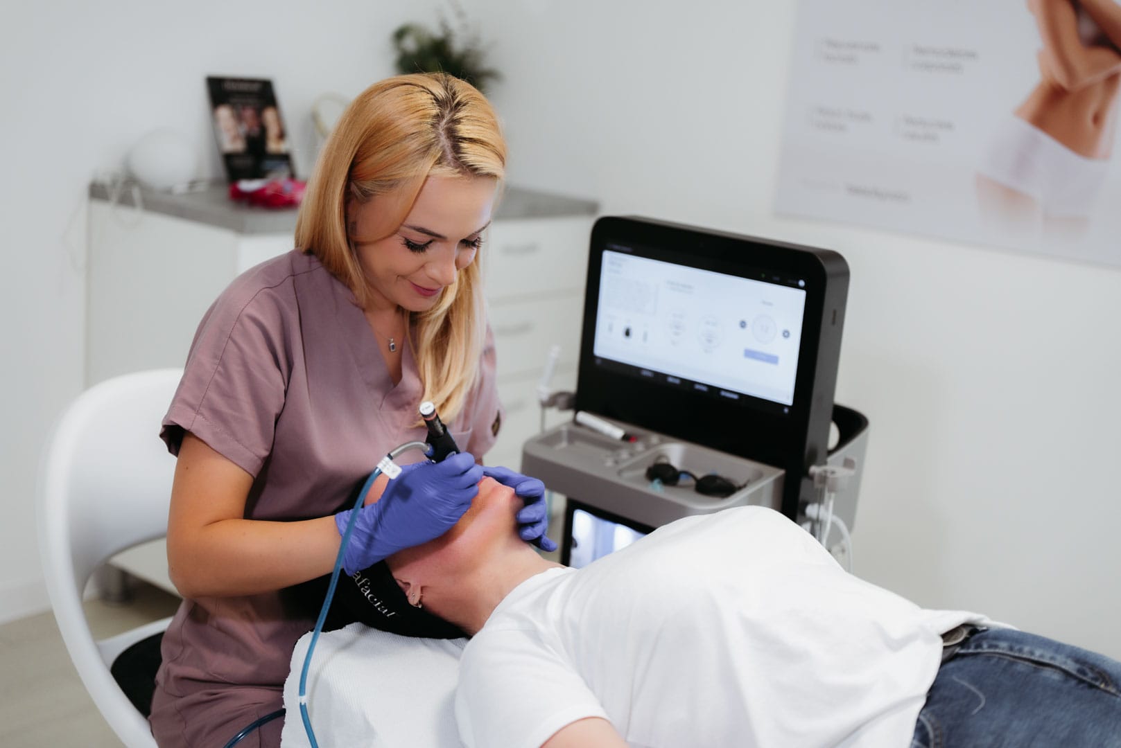 tratament curatare faciala sibiu cu hydrafacial