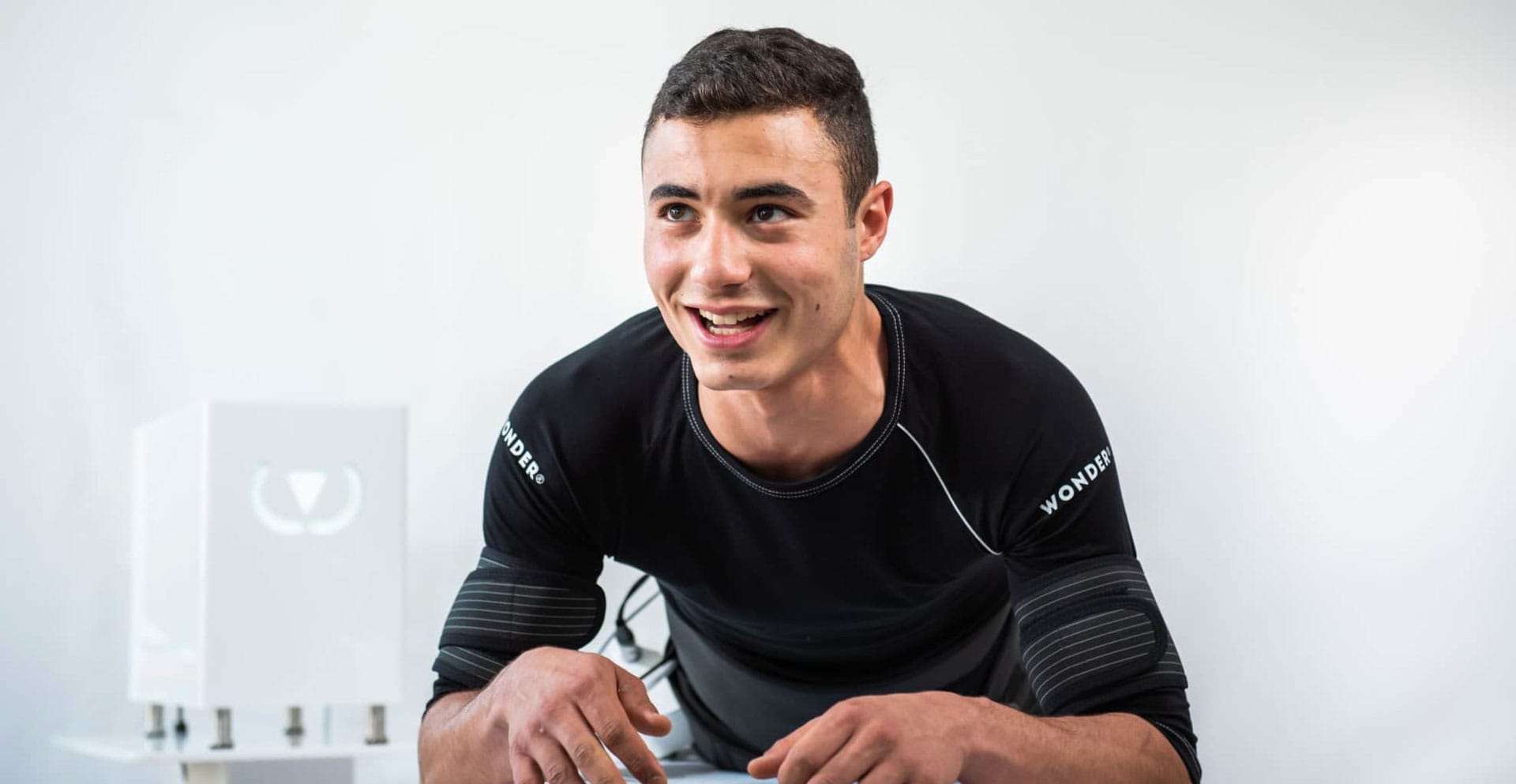 barbat in timpul tratamentului de tonifiere musculara