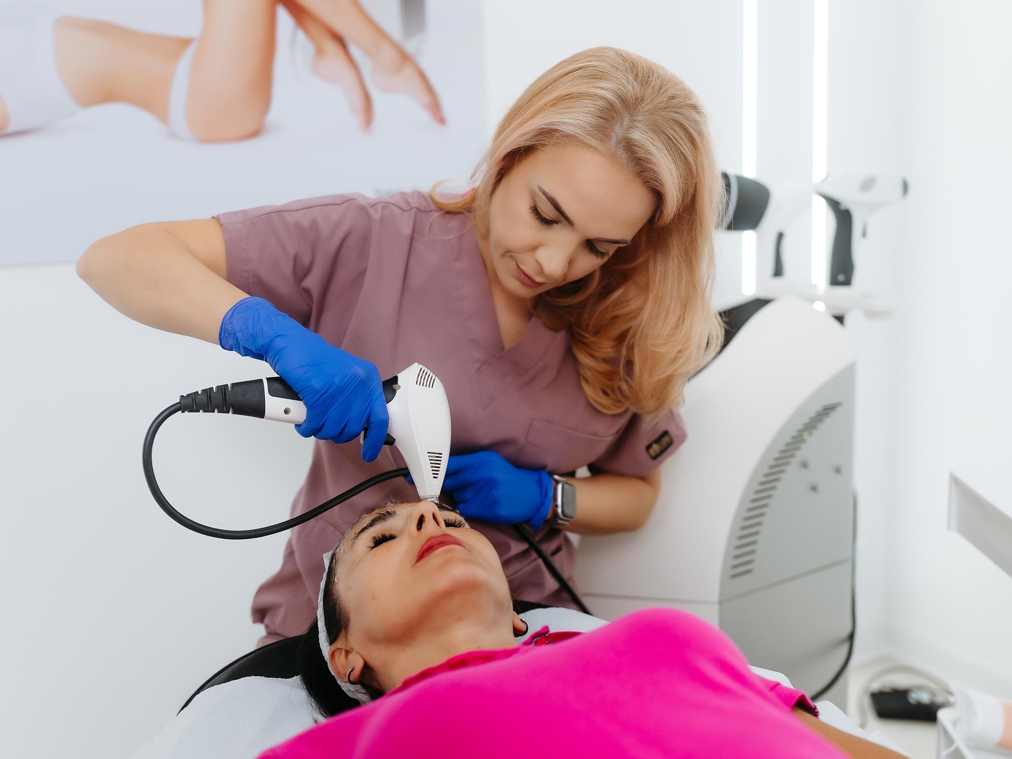 reducerea ridurilor in zona fruntii prin radiofrecventa faciala