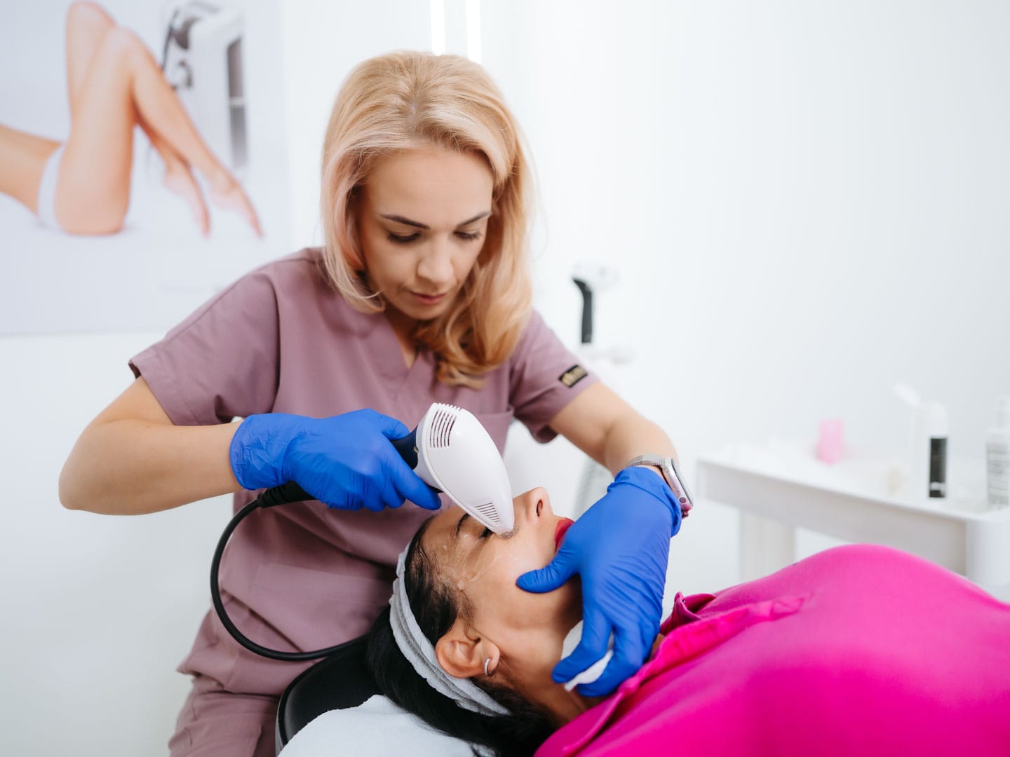 lifting facial in zona pometilor prin radiofrecventa bipolara